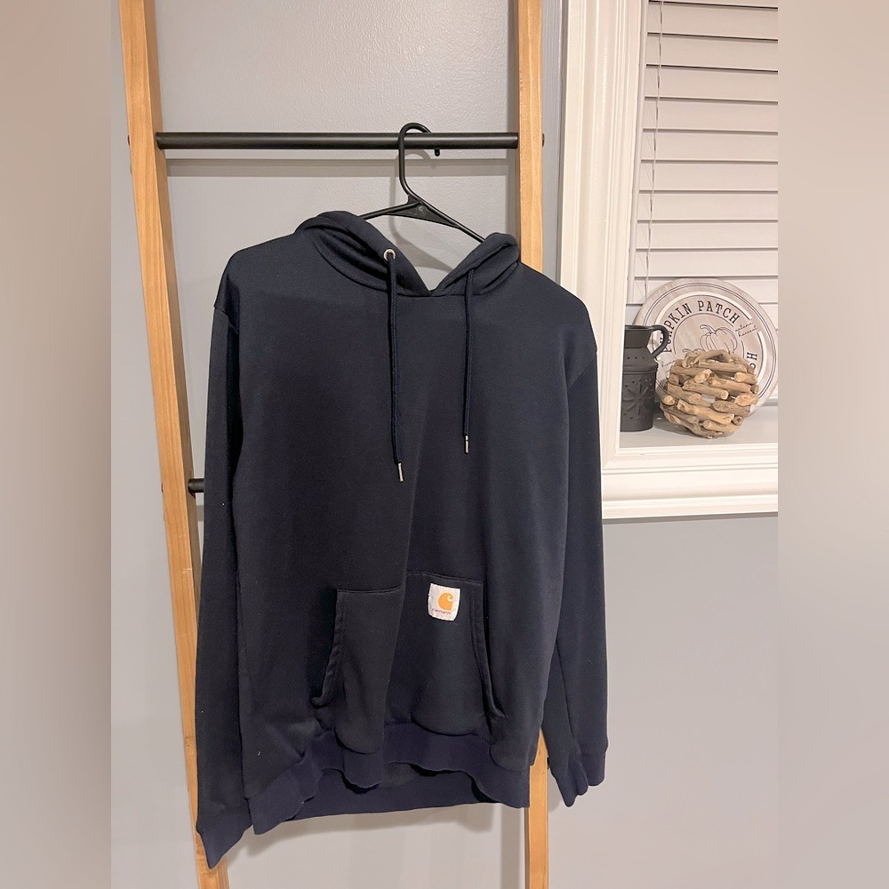 Carhartt medium black hoodie | light gray logo | fleece lining
